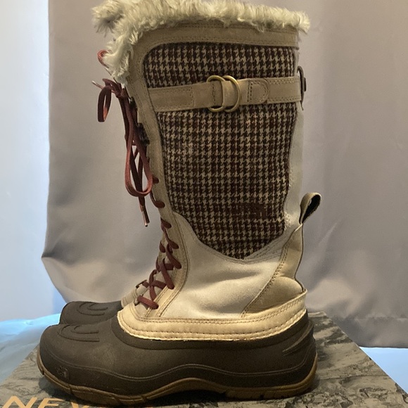 Great condition north face waterproof snow boots size 8 - Picture 7 of 10